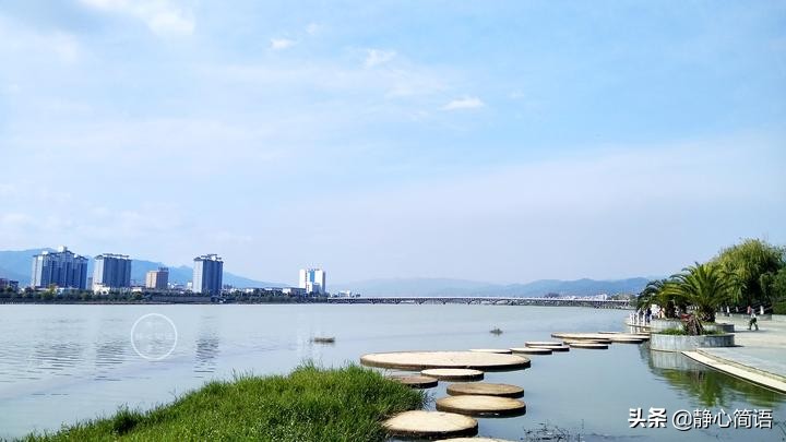 接受别人的友好，但要留够安全距离