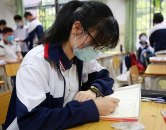 新高考选科有新调整，物理化学政治可能成新坑，学生越学越后悔