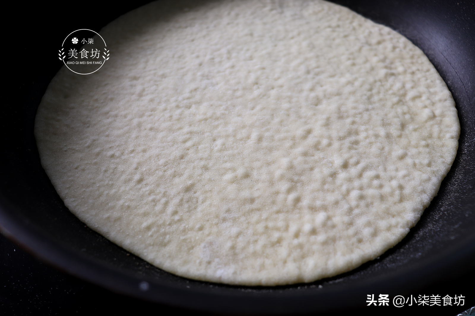 玉米饼这样做太香了，掌握关键2步，个个鼓大泡，出锅瞬间被扫光