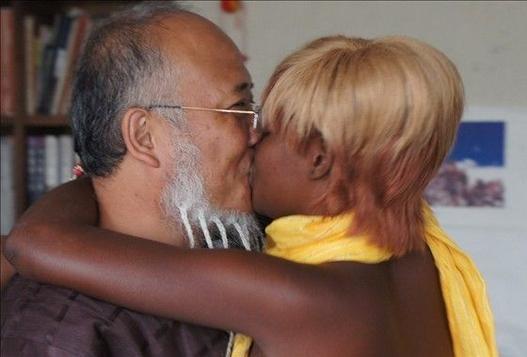 53岁北大教授娶21岁“黑人”女学生，4000万办婚礼，现在怎样了？