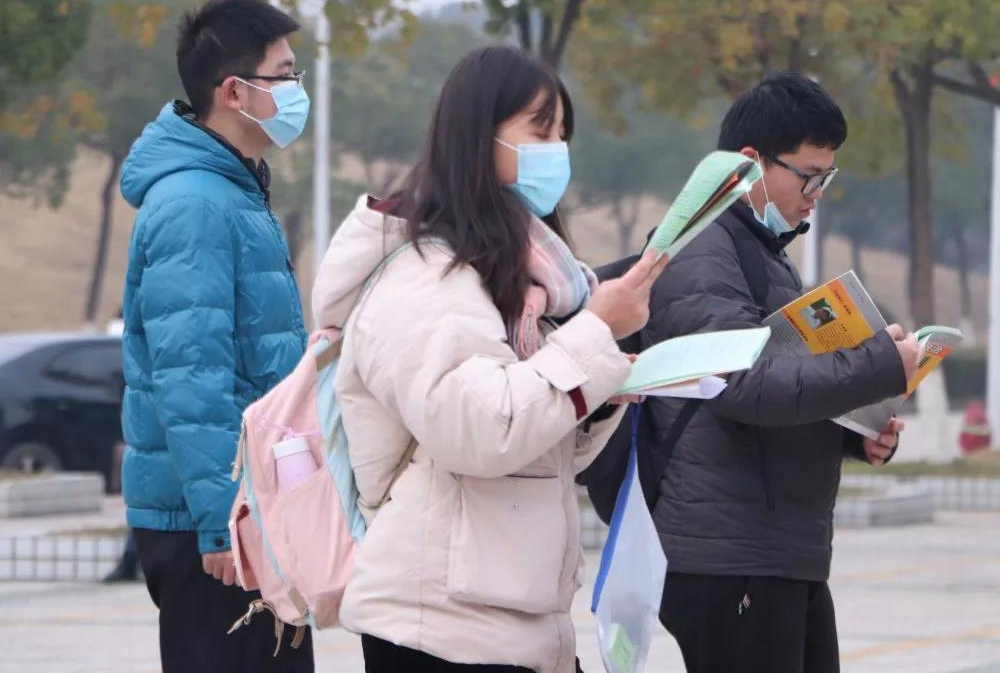 到底要不要考研？看这3个因素，满足两个就考吧