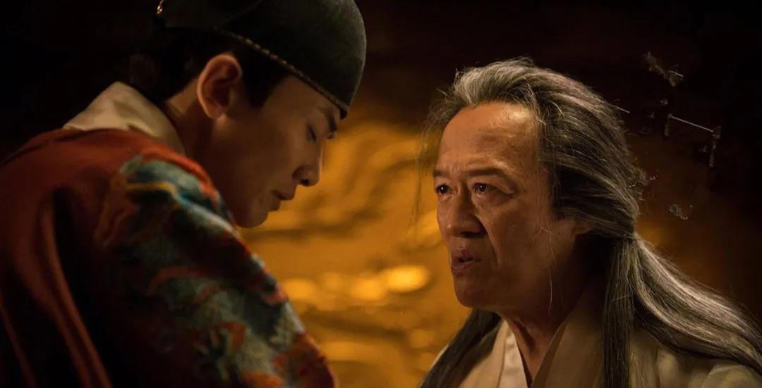 宫刑具体割哪个部位？割完以后还要挂在房梁上放几十年