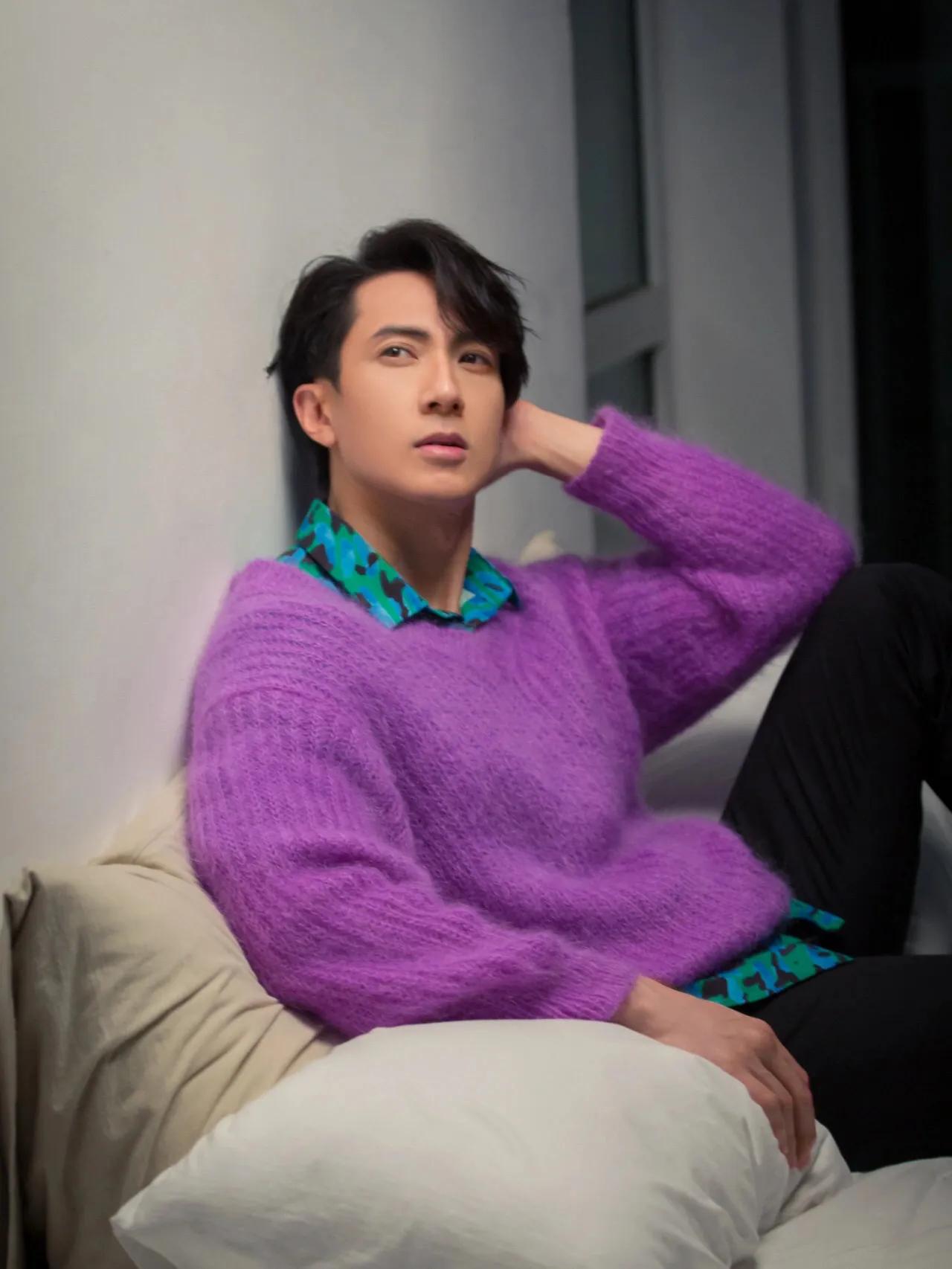 吴尊和儿女戴黑框眼镜拍大片，8岁max变圆润，五官和爸爸一模一样