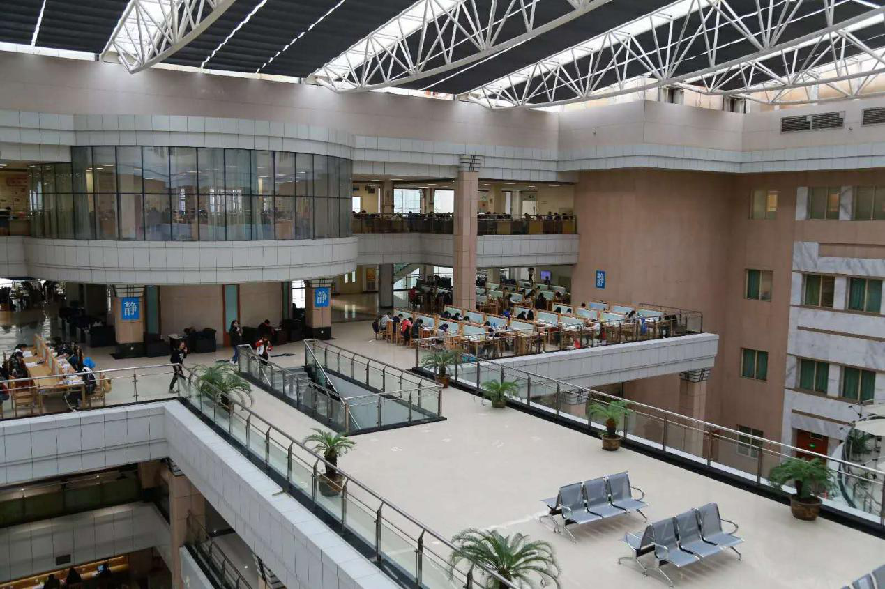 占地5700亩，坐拥四大校区、24个食堂！这可能是河南最“壕”的大学了！