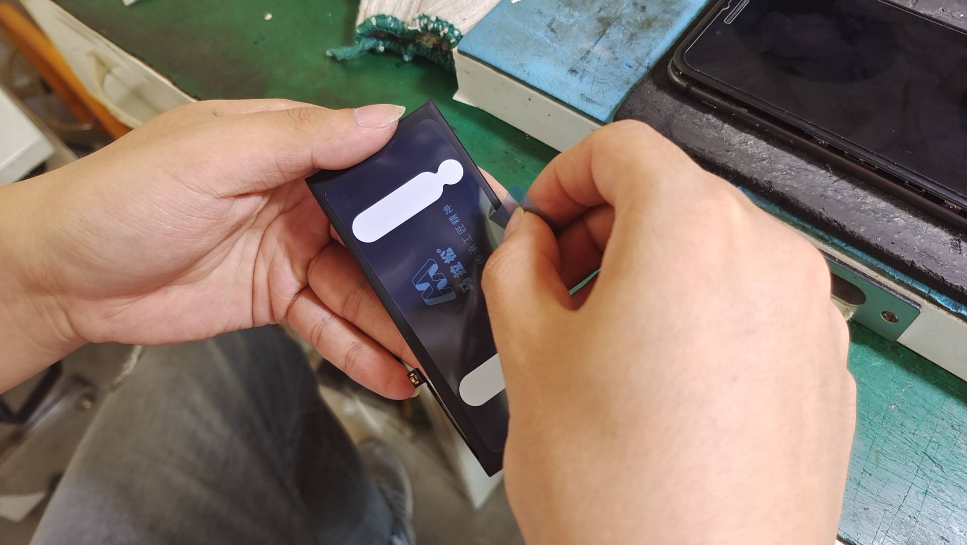 iPhone8Plus回收920，或者换个电池再用2年？到底怎么选最合适？