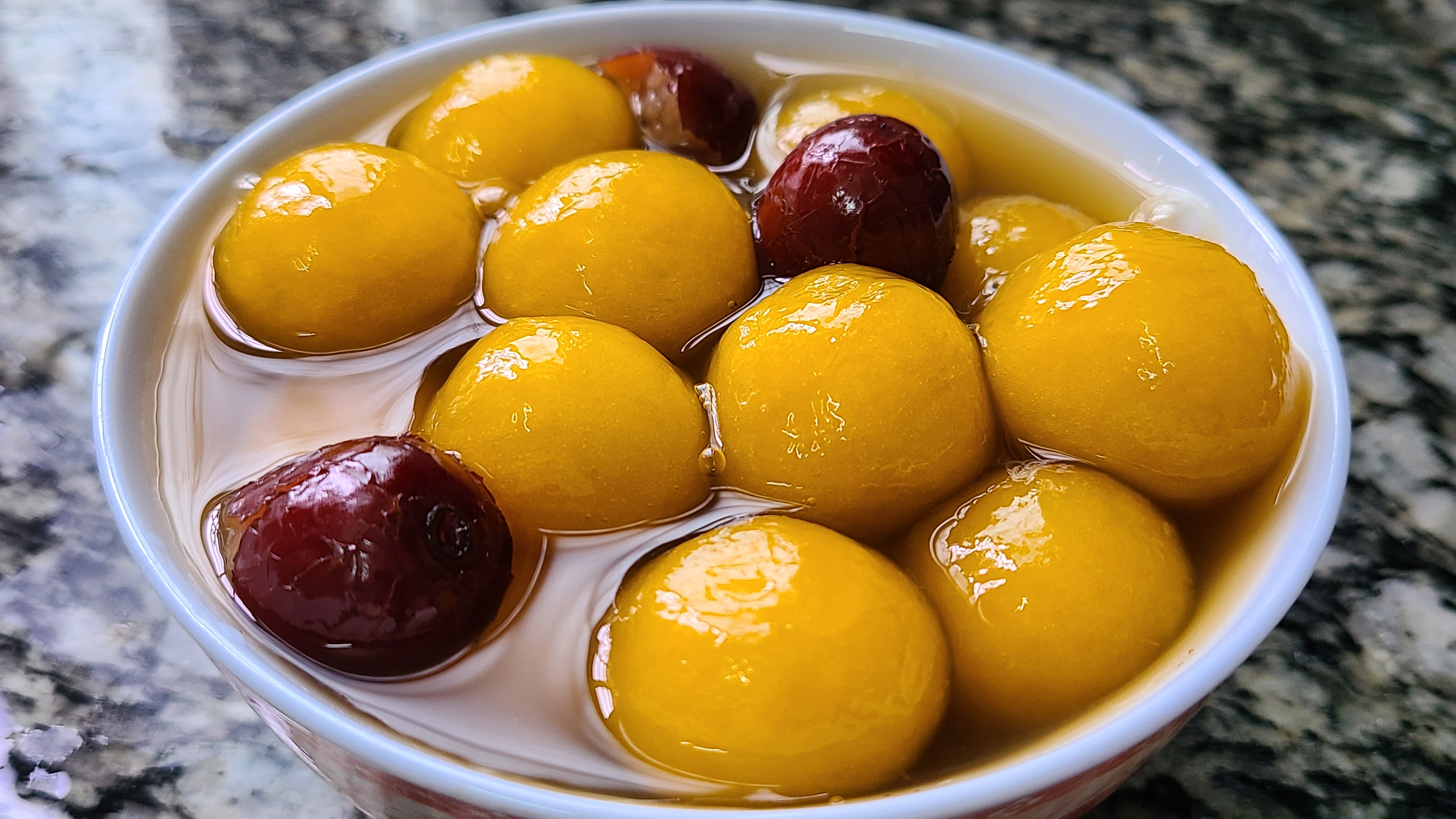 天气凉了，教你一道广东的滋补糖水，Q弹好吃味道很棒