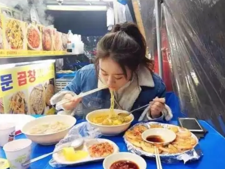 袁冰妍黑历史遭扒！疑故意倒贴张艺兴制造绯闻，被卓伟暗讽炒作