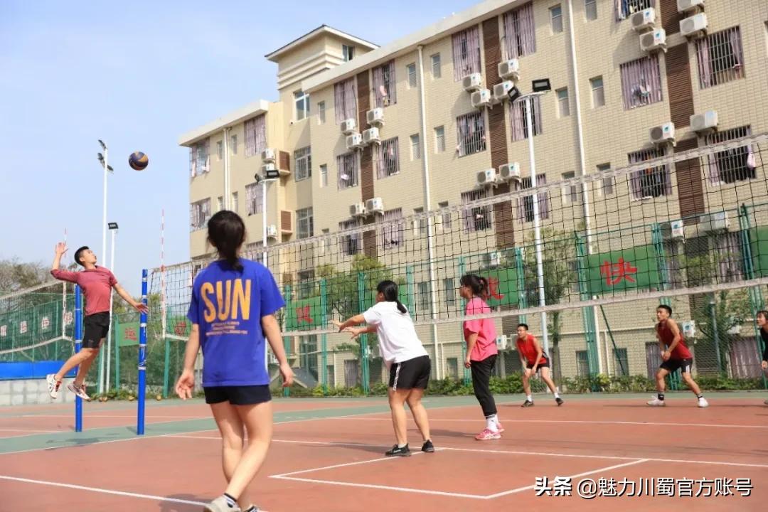 国家沙滩足球集训队在北海进行(绵阳实验高中学生弓恩健、卢毅入选沙滩足球国家集训队)