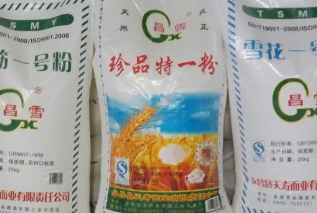 如:古船、梅花、京华等品牌的低筋面粉都很不错。