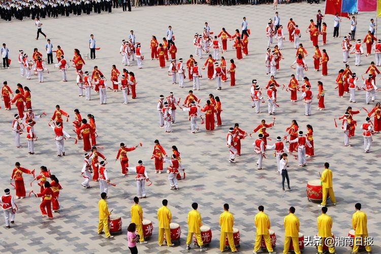 渭南明珠 教育楷模：美丽的蓝光中学欢迎你