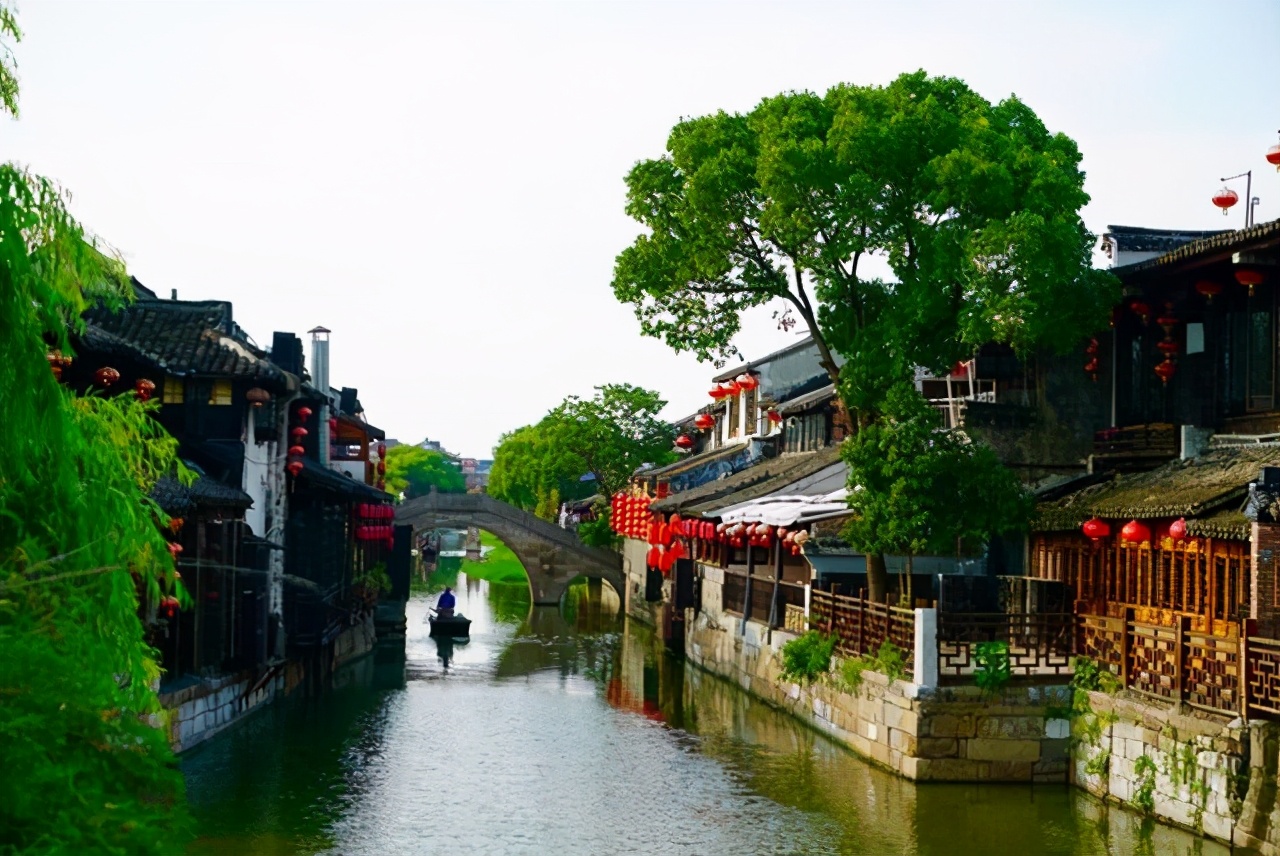 一入梅雨仙如画，雨中古镇更江南，趁着季节去打卡