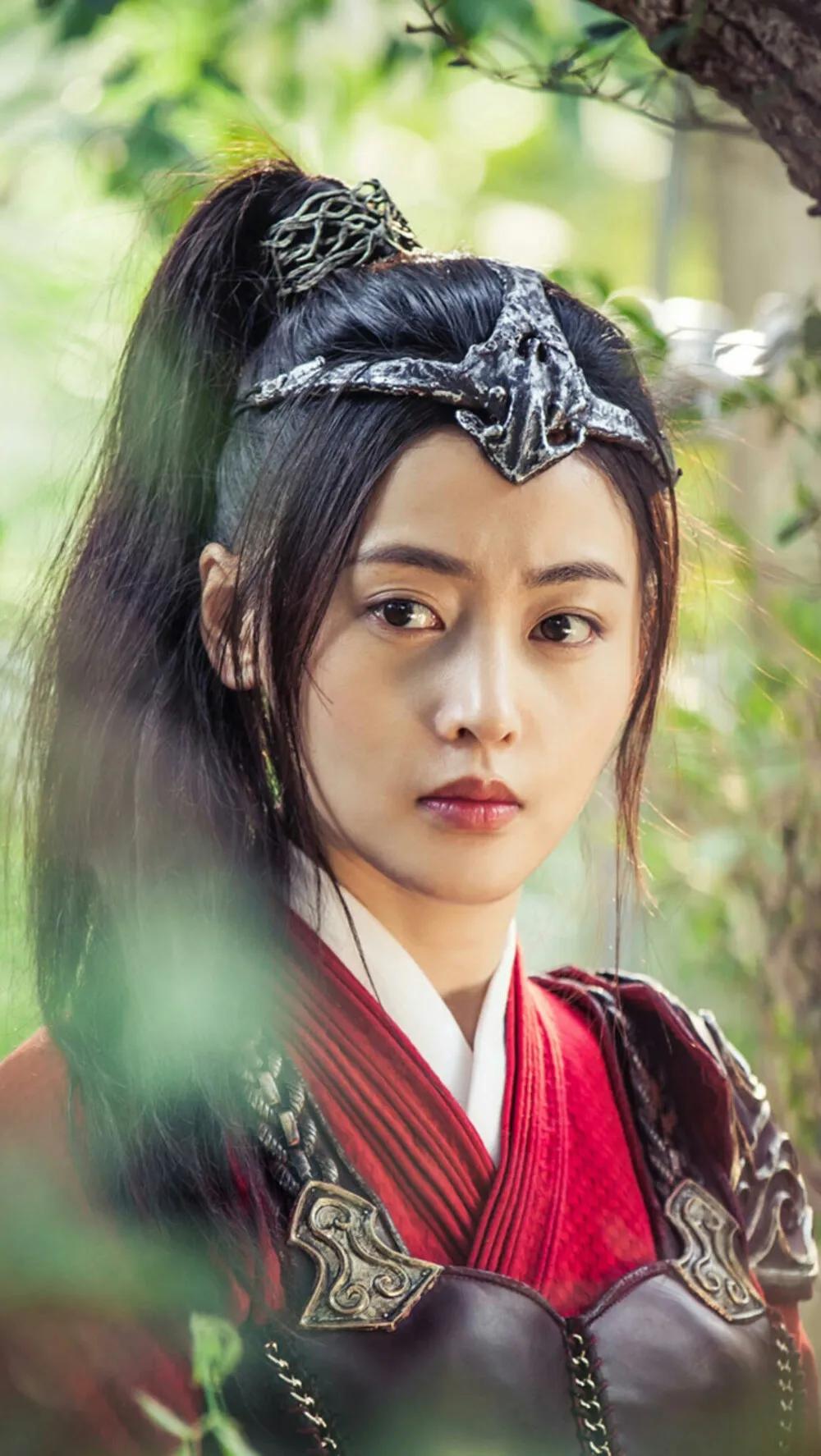 一,作品:《怪侠一枝梅》1,燕三娘扮演者:刘诗诗人物介绍:燕三娘的轻功