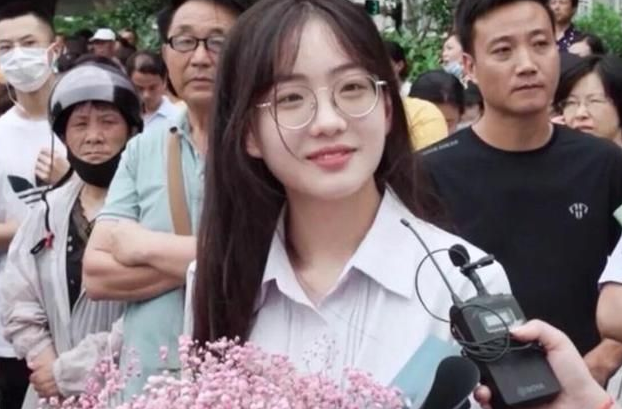 临近高考，不少女生偷吃“避孕药”，家长很担忧，老师却见怪不怪