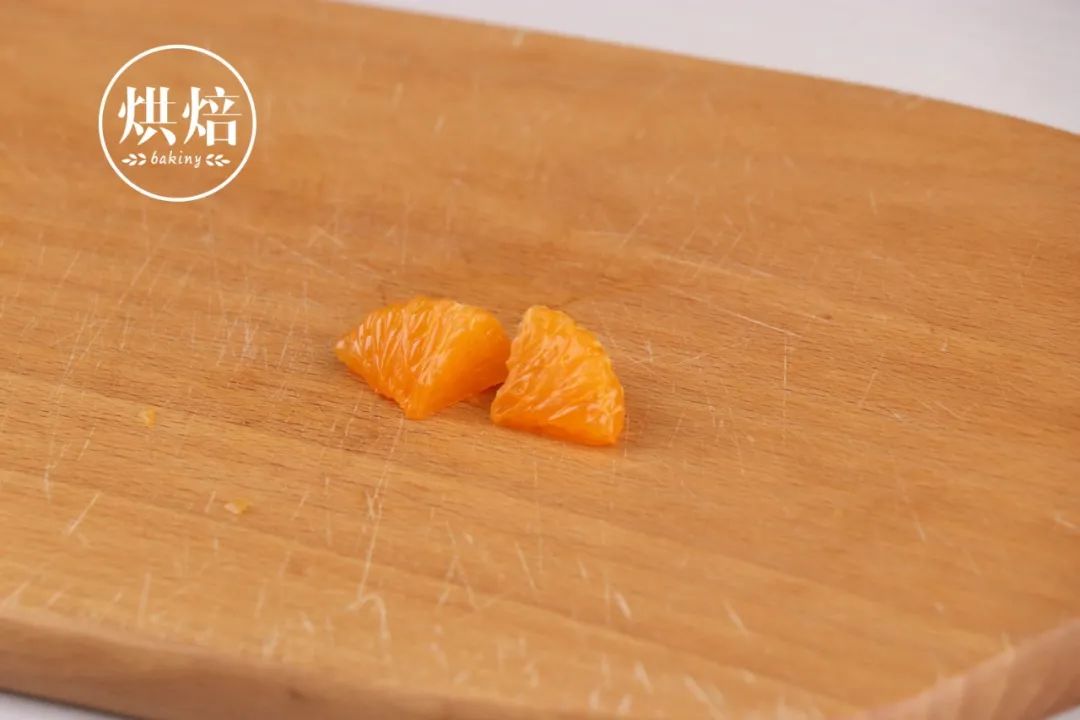 做了韩国一个蜜桔蛋糕 味道很好 口感有点硬 有做过的说一下经验哈