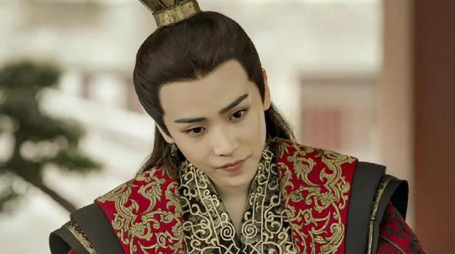 别以为贴个胡子就是女扮男装，这6位女星的男装太帅，真不糊弄人