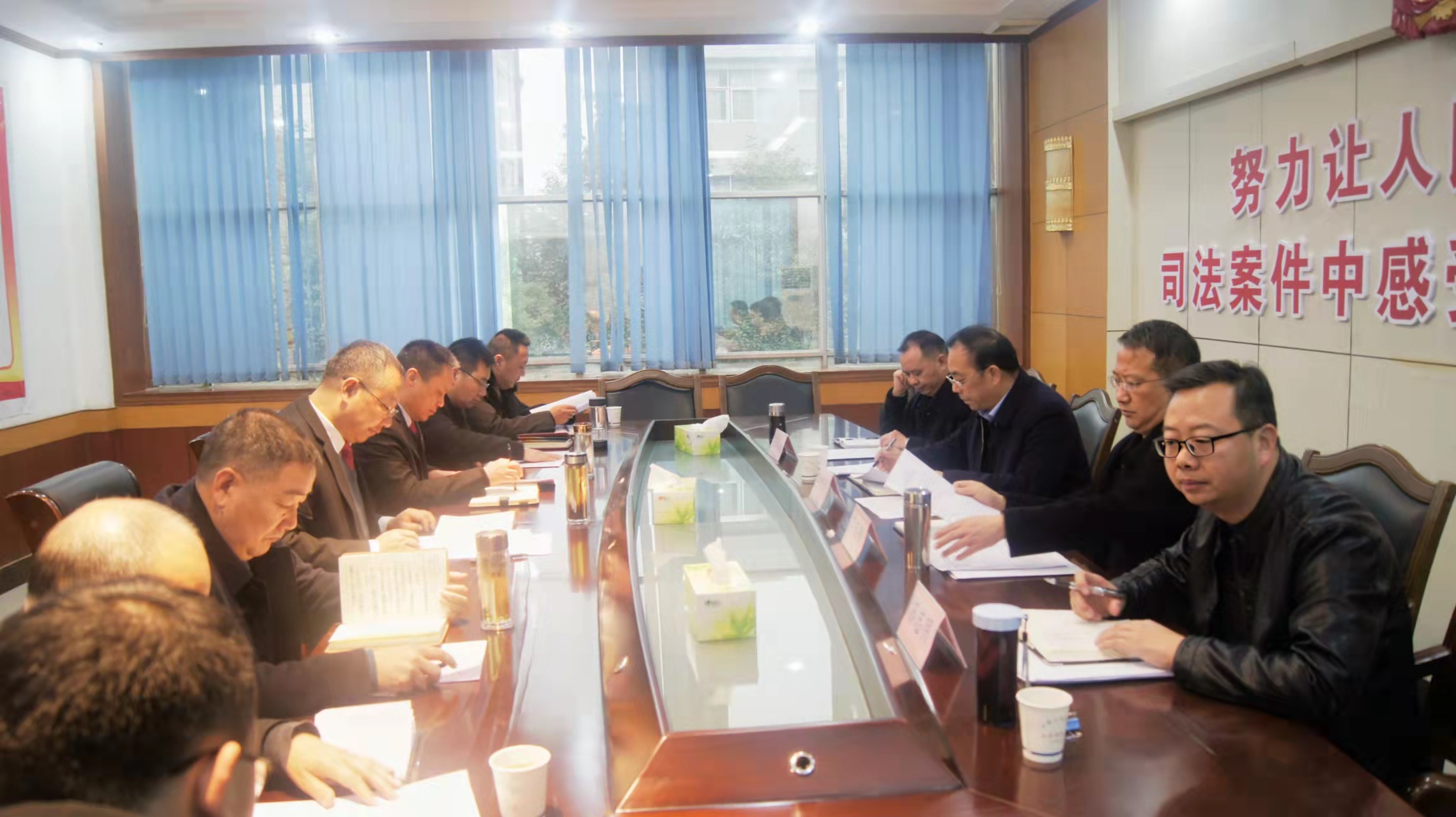 汉中市中院党组成员、副院长刘明才一行到洋县法院督导调研“双进”专项工作