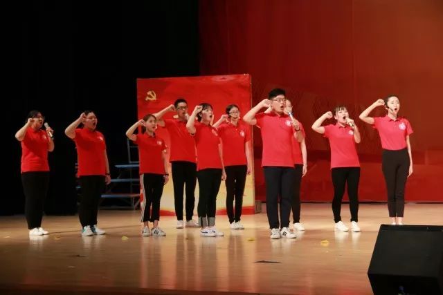 大学生入党好处多，可弊端却很少有人知道，学生想好再做决定