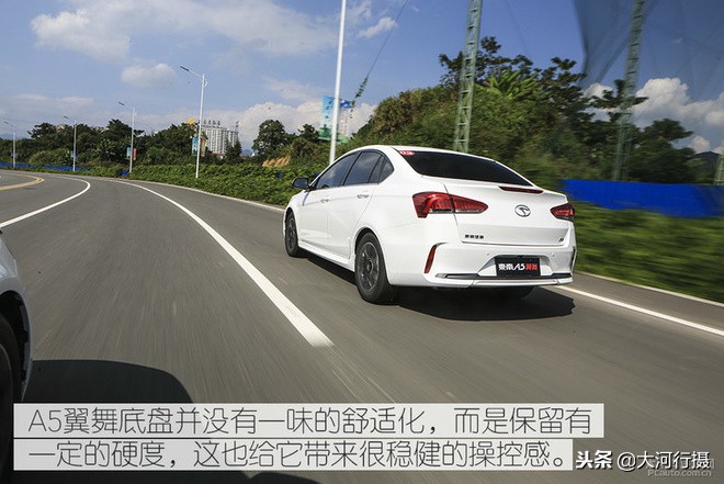 试驾\东南A5翼舞1.5L CVT：主打性价比，抢占紧凑级家轿市场！