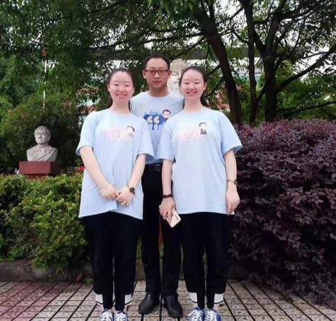 双胞胎“姐妹花”同时考入清华，一个647分，一个649分，让人佩服