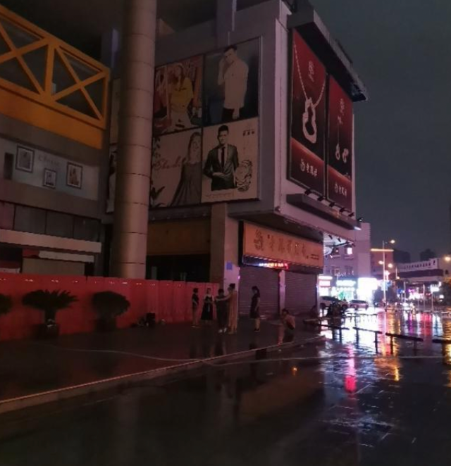 深圳“可惜”购物中心，地处城市黄金地段，如今只能无奈倒闭