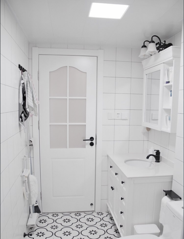 装修不是越豪华越好，坚持“化繁为简”，全屋刷大白，照样很精致