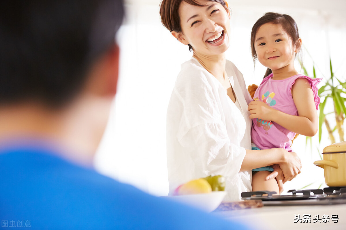 母亲劝女儿不要怨恨婆婆，女儿明事理叫老公回家为婆婆修葺房屋