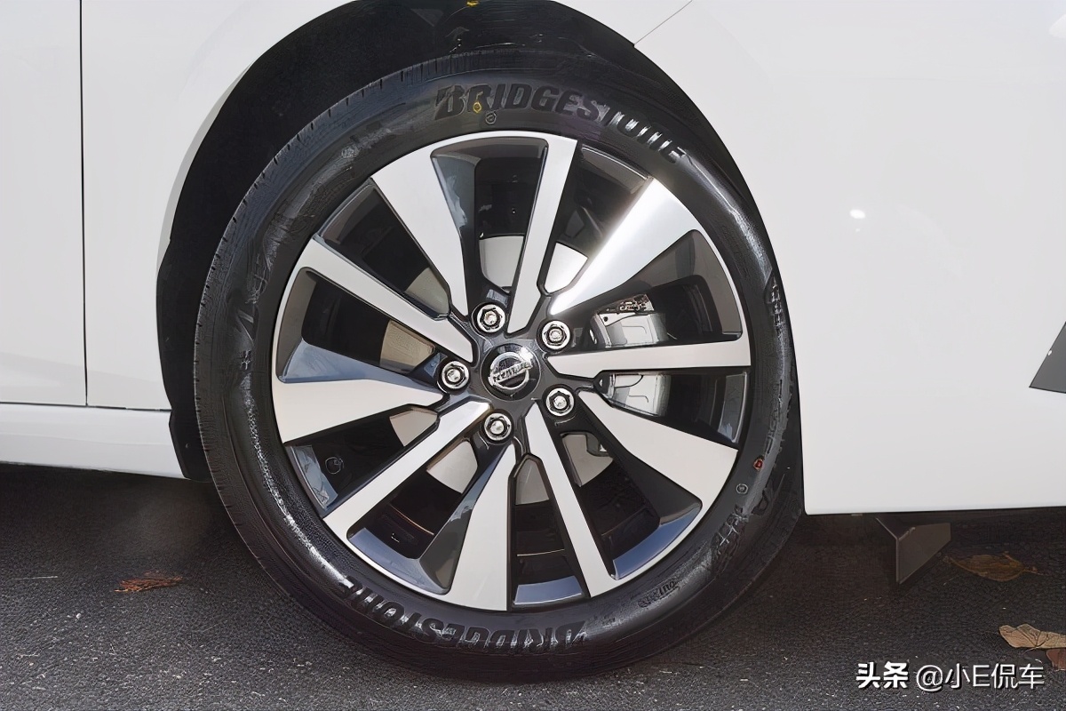 外在热情奔放，驾驭沉稳舒畅，NISSAN Sentra试驾