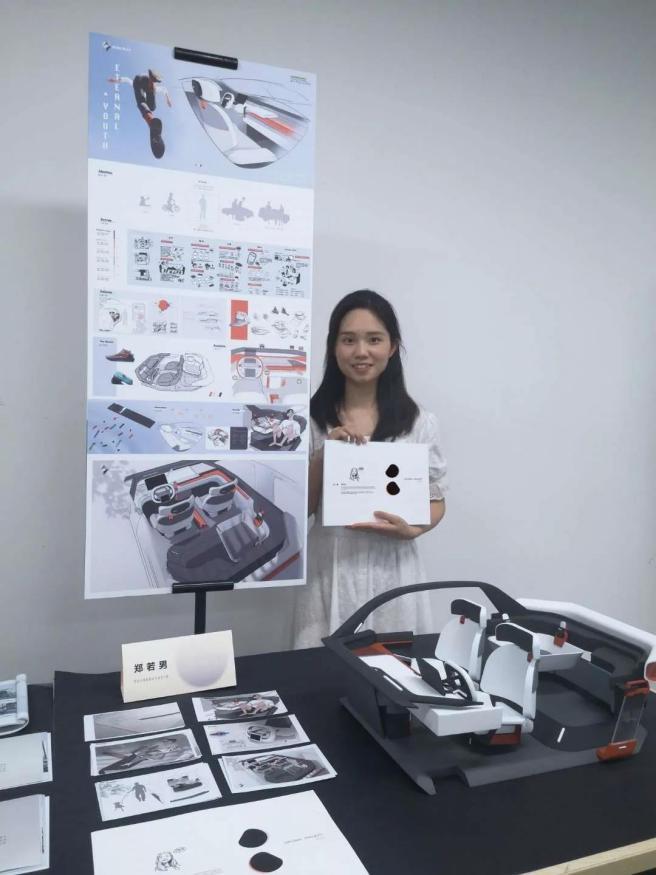 湖南女大学生：就读于