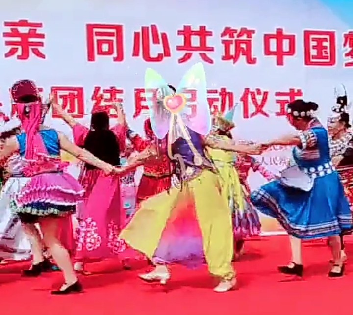 张掖河西学院女生做台（女孩来问为什么是女人洗衣做饭）