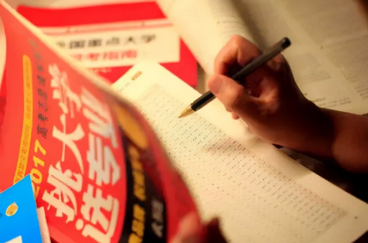 对“视力”有明确要求的专业，近视眼不能报考，2022届考生要知道