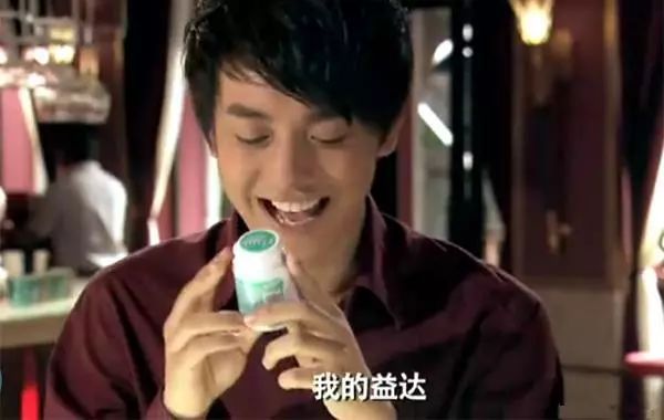 李佳航吐槽：为益达打十年的广告没拿过一分钱，益达官方回复亮了