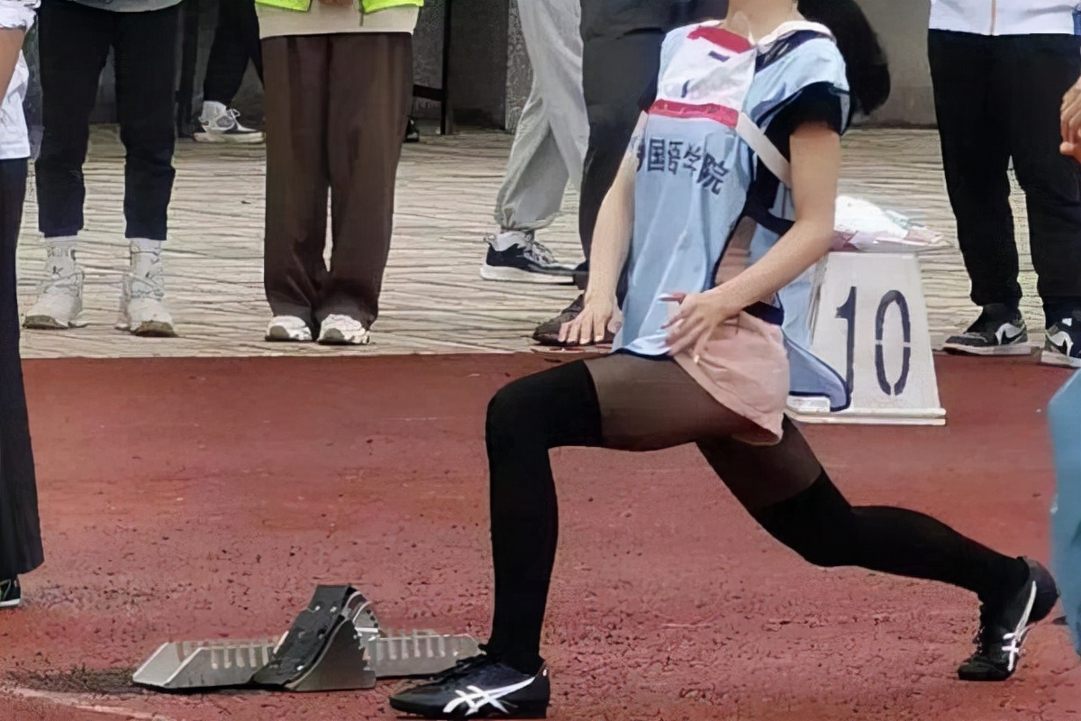 江西一高校运动会，女生穿“白丝”跳远，黑丝长跑，更多图片曝光