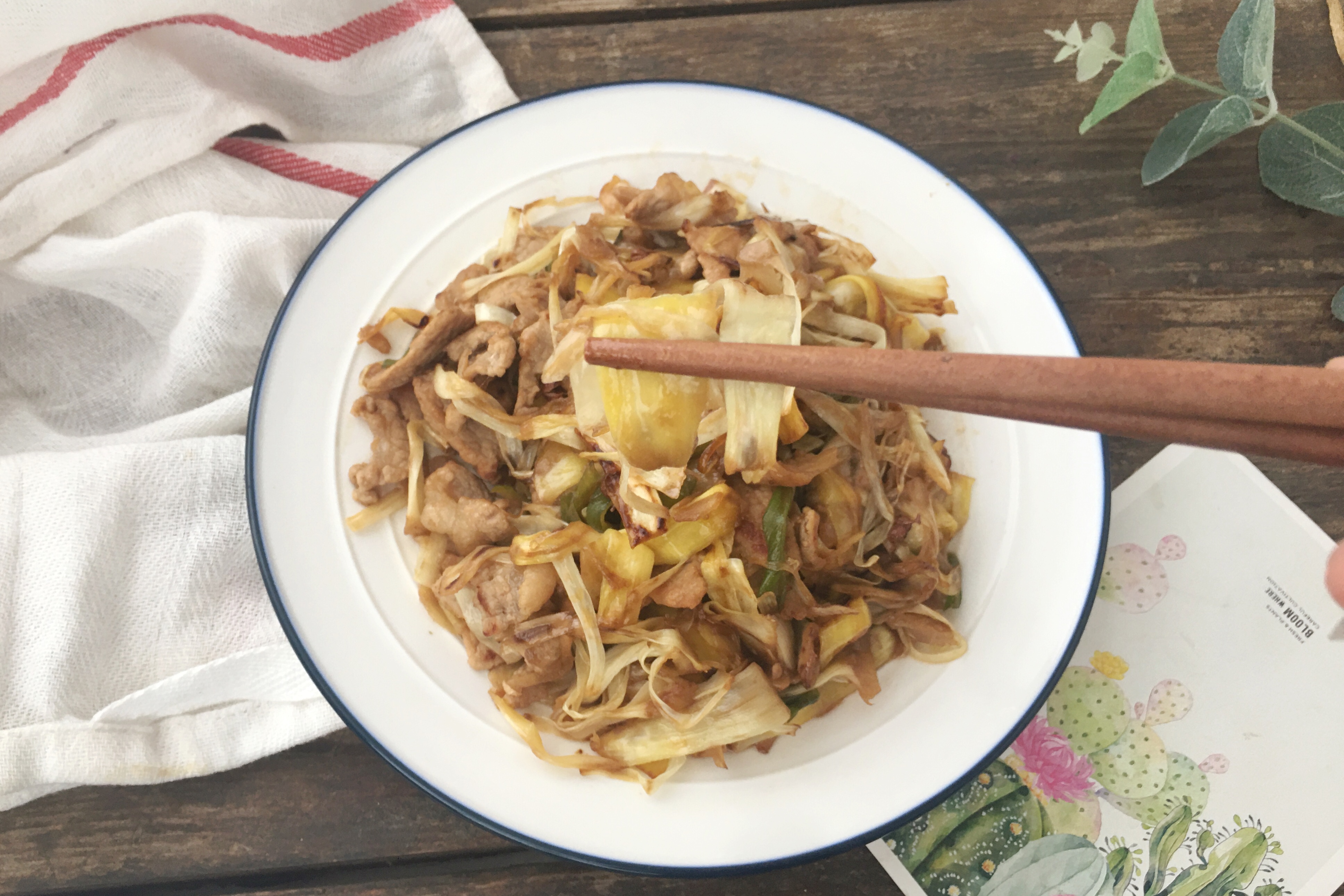 这菜这样炒，给肉都不换，香甜又营养，入冬后要常做给孩子吃