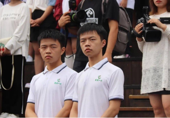 江苏“双胞胎”学霸高考同考652分，哥哥北大，弟弟清华引人羡慕