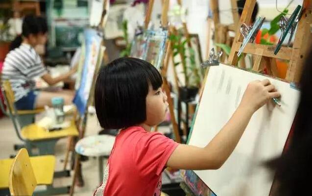 小学生如何画出自己亲爱的妈妈
