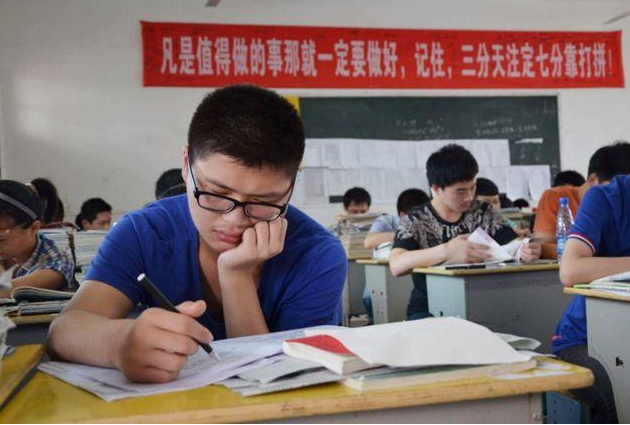 钟汉良曾“押中”高考作文题目，命题组慌了，不愧是押题王