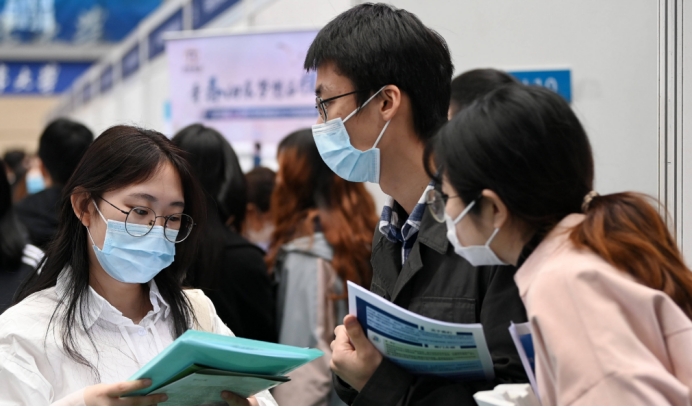 报考指南：十大行业就业揭秘，哪些行业收入最高，最能吸引大学生