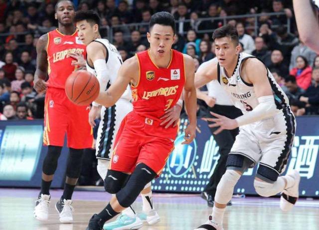 cba球员贺希宁是哪里人(贺希宁3年从学生打到CBA，被林书豪钦点MVP，在深圳迎春天)