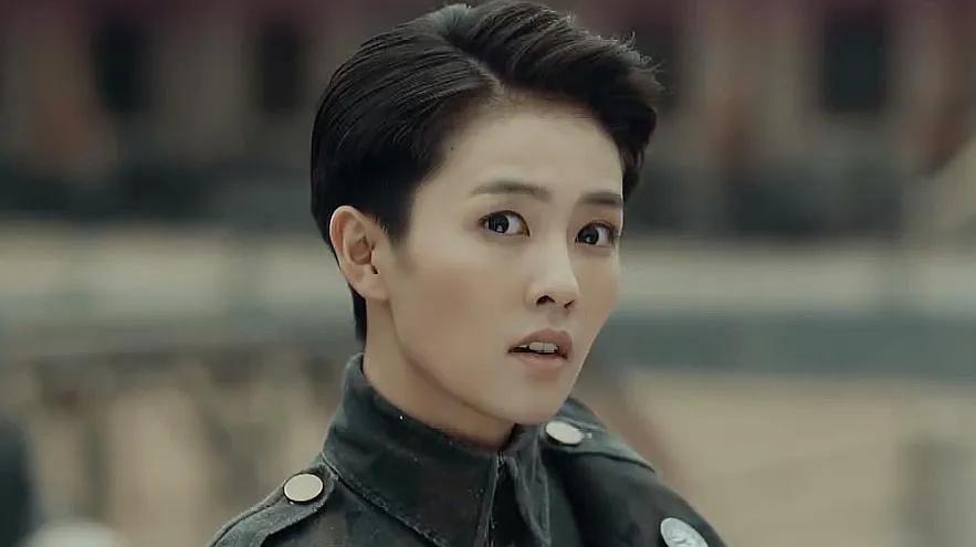 别以为贴个胡子就是女扮男装，这6位女星的男装太帅，真不糊弄人