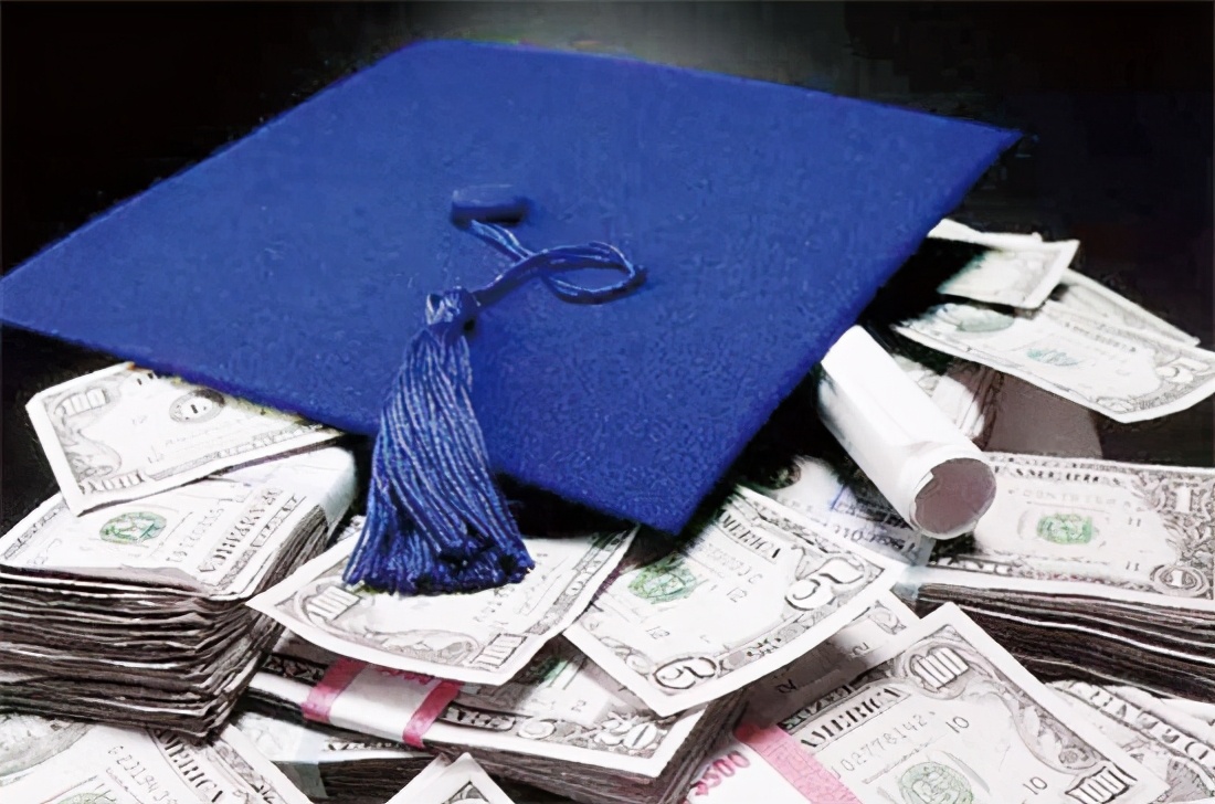 大学学费“收费标准”，这类专业学费“1万+”，报考时需注意