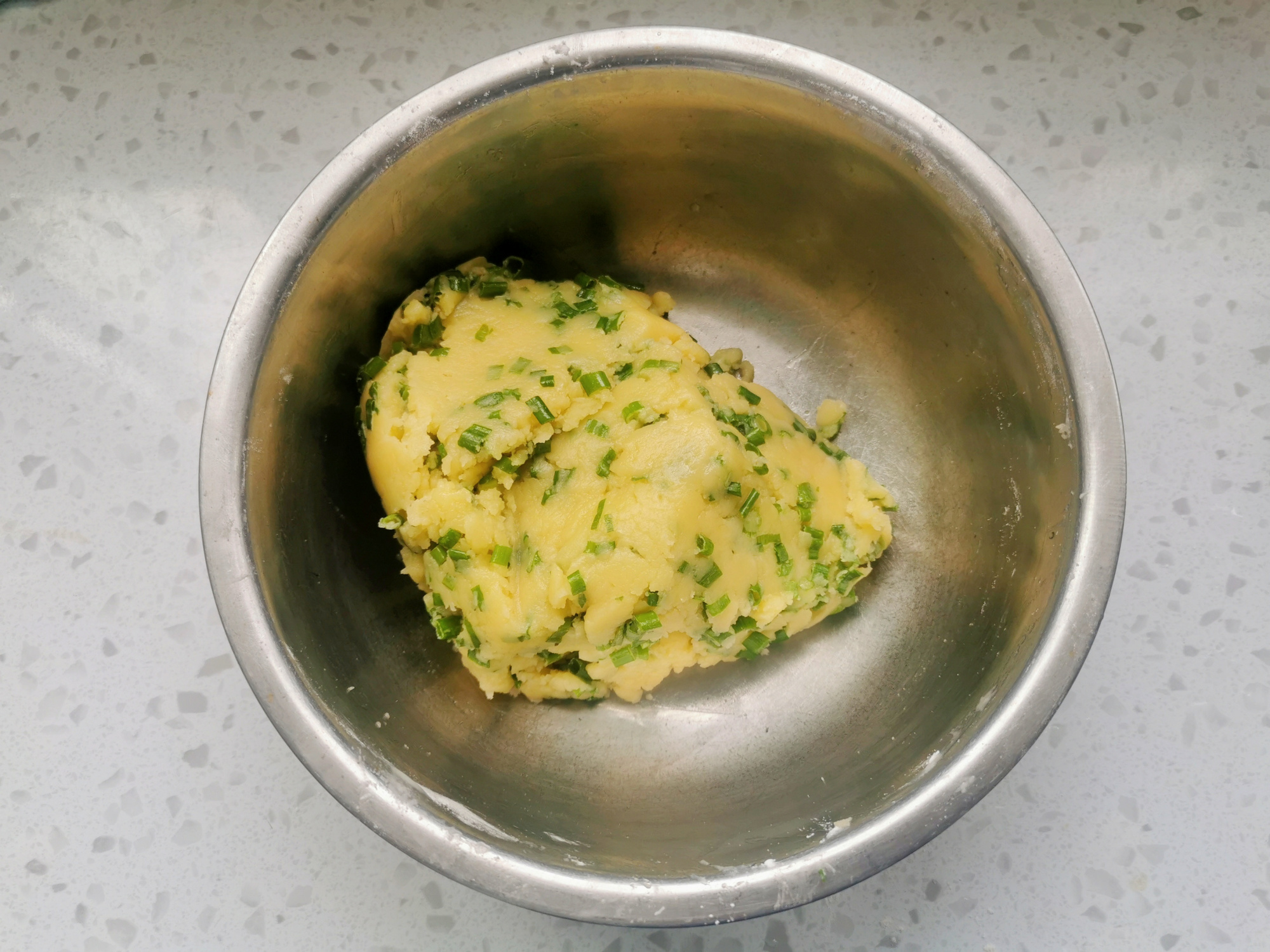 不用黄油也能做饼干！1碗面粉，1把香葱，教你做咸味的香葱酥