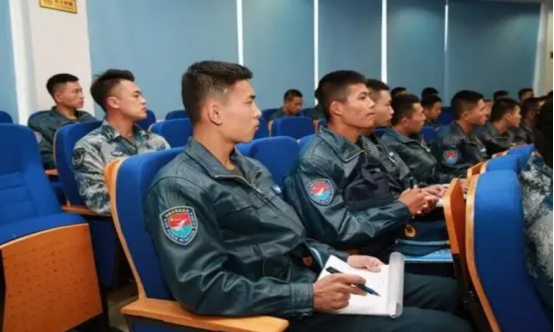 湖南有所高中很低调，33人被“空军航空大学”录取，全国第一名