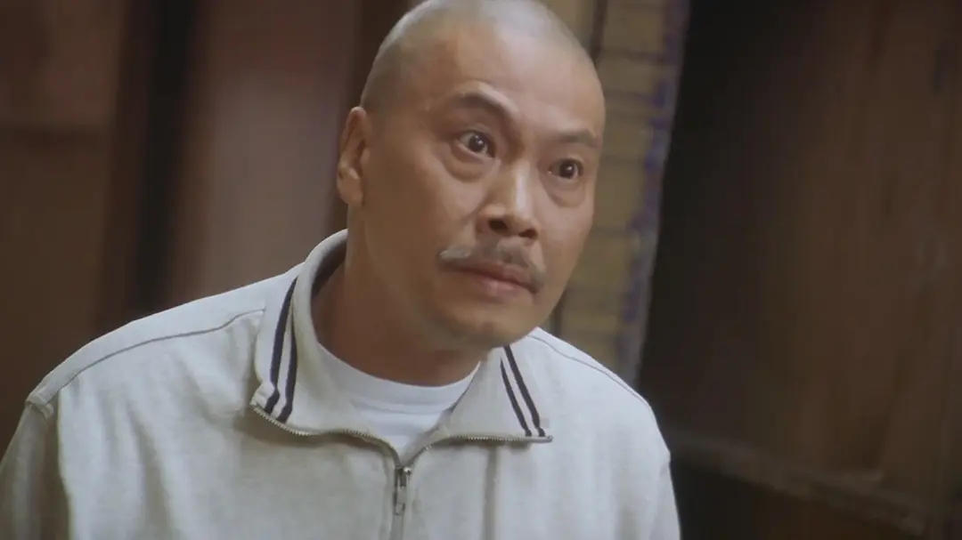 情急之下,周星驰还是找来了老朋友吴孟达救场.