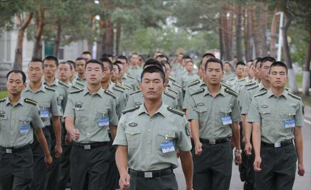 现在当兵转军士、考士官学校和考军校怎么样？