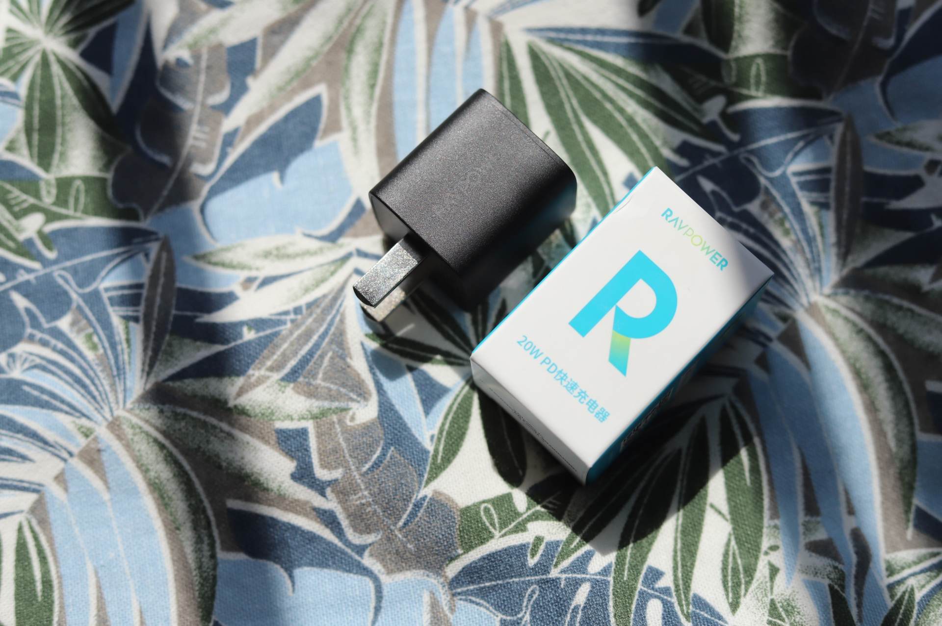RAVPOWER 20W充电头使用体验：小个头大能量或许是最小的PD充电器