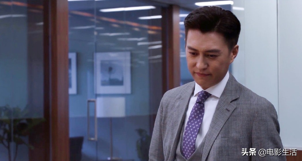 《精英律师》靳东被批摆造型、凹人设演，仅1集就暴露出各种问题