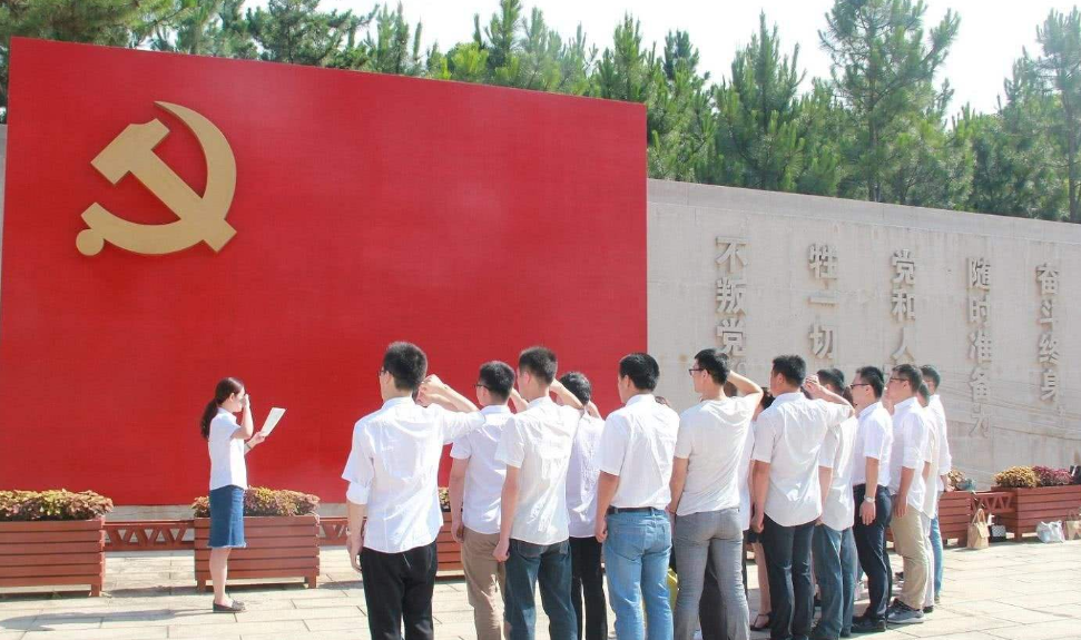 辅导员忠告，大一新生尽量申请入党，否则就业后难度会增大