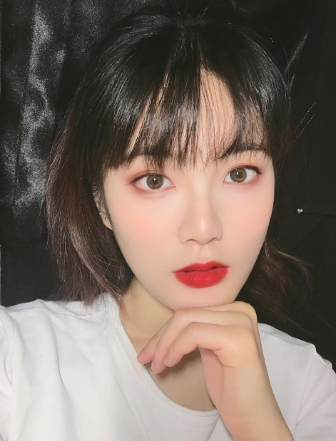 MAC和雅诗兰黛的口红哪个好？它们同属一个公司，到底有什么不同