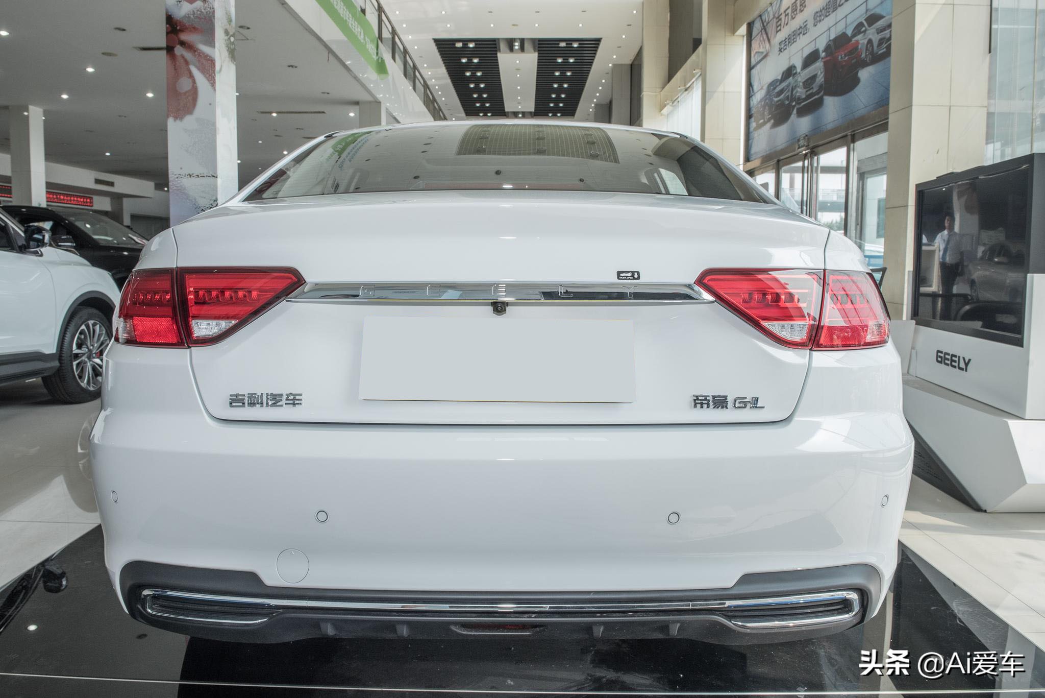 92号燃油，自动挡油耗1.4L好养，低价高质量三厢家轿，帝豪GL PHEV