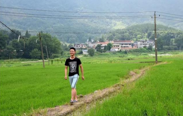 农村男孩父母双盲，从小做家务没用过手机，高考685分上清华